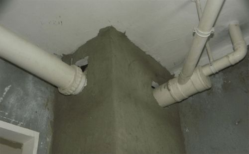 厨房与卫生间的管道堵了怎么疏通(厨房到卫生间的水管堵了怎么办)
