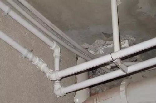 天窗怎么样疏通水管道(如何疏通天窗排水管)
