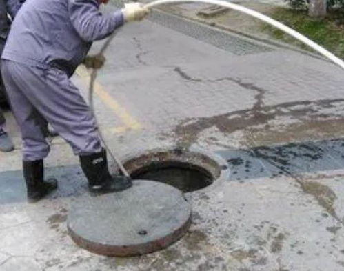 别墅地下管道堵了怎么疏通(别墅下水道堵塞是小区物业管吗)