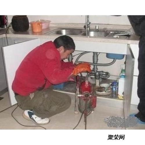 厨房疏通下水道主管道怎么接(厨房专业疏通下水管)
