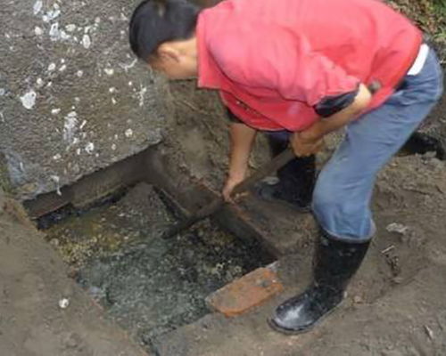 地下水管道怎么疏通好呢(地下水管堵塞怎么疏通)