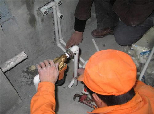 下水管道被泥土压扁怎么可以疏通(下水管道泥土堵住了怎么办)