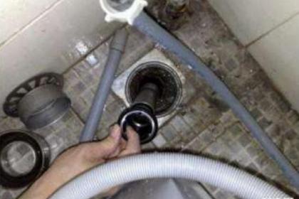下水道进水管道怎么疏通(下水道水管堵住了有什么方法疏通)