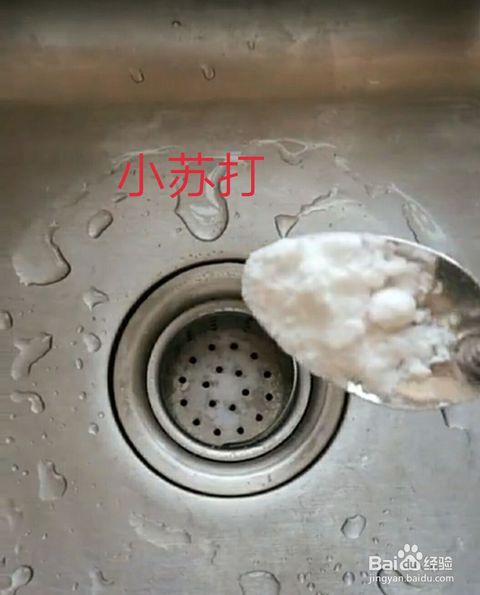 厨房管道里的白色结块怎么疏通(厨房管道里的白色结块怎么疏通掉)