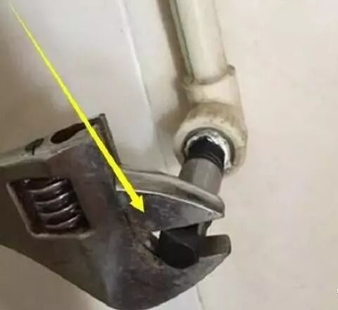 铁三通堵住了怎么疏通管道(铁三通堵住了怎么疏通管道呢)