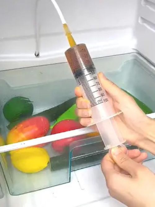 冰箱排水孔疏通器清洗管道怎么用(疏通冰箱排水孔在哪)