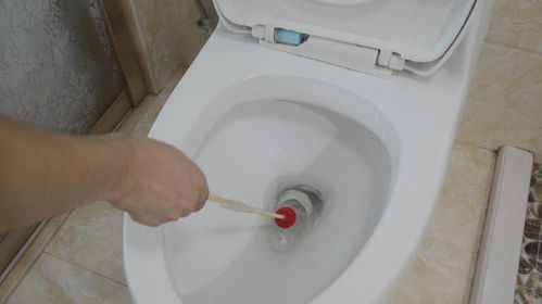 马桶管道疏通神器怎么过s弯(马桶疏通器怎么伸进去)