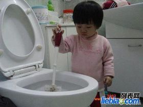 怎么疏通一楼马桶管道堵塞(怎么疏通一楼马桶管道堵塞呢)