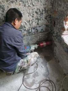 门孔水泥堵了怎么疏通管道(水泥门框怎么打孔)