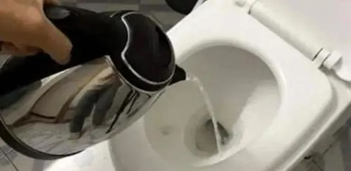 洗脸盆堵管道怎么疏通的(洗脸盆堵管道怎么疏通的快)