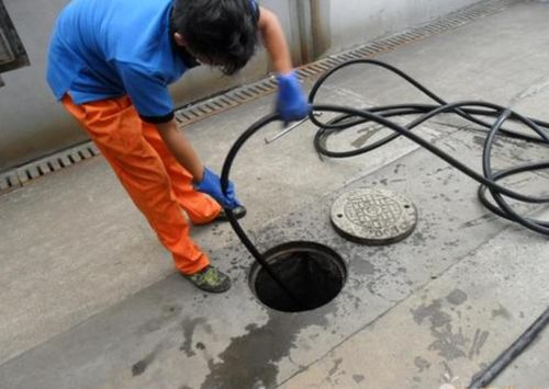 雨水管道距离远怎么疏通(雨水管道距离远怎么疏通的)