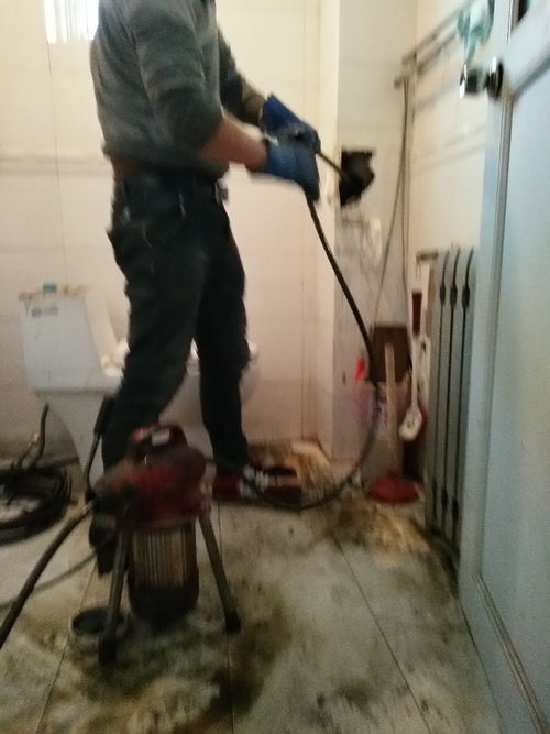 怎么疏通地下自来水管道(怎么疏通地下自来水管道堵塞)