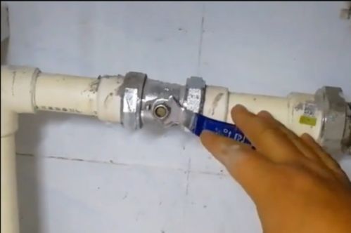 放水管道堵住了怎么疏通教程(怎么用水管放水视频)