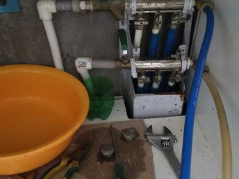 饮用水管怎么疏通马桶管道(饮用水管堵塞如何疏通)