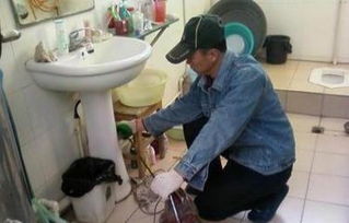 老人马桶堵了怎么疏通管道(老人马桶堵了怎么疏通管道图片)