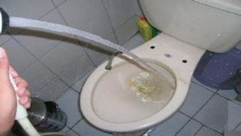 保鲜膜怎么疏通蹲厕管道(保鲜膜怎么疏通蹲厕管道的)