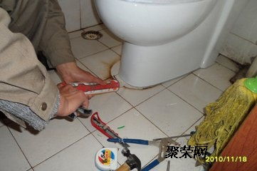 卫生间过墙管道怎么疏通(卫生间水管过墙) 卫生间过墙管道怎么疏通(卫生间水管过墙)