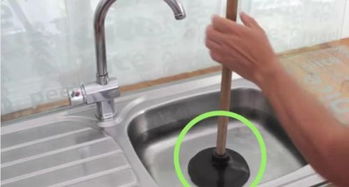 怎么从出水口疏通管道(出水管道堵塞怎么疏通)