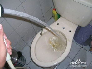 马桶堵塞管道疏通夹怎么用(疏通马桶的塞子怎么用)