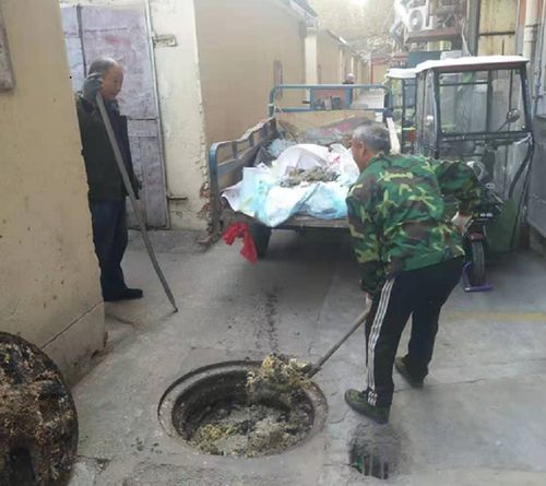 管道被猪油堵了怎么疏通(猪油堵住了下水道)