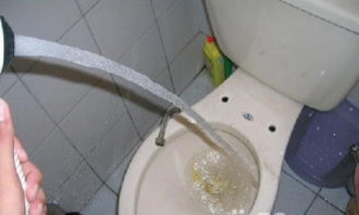 马桶有粪水怎么疏通管道(马桶有粪水怎么疏通管道图解)