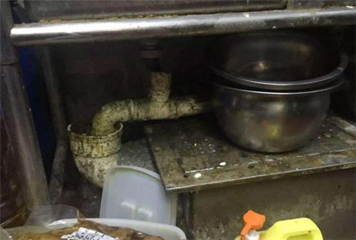 下水管道的油怎么疏通(下水管道油堵了用什么办法能疏通) 下水管道的油怎么疏通(下水管道油堵了用什么办法能疏通)