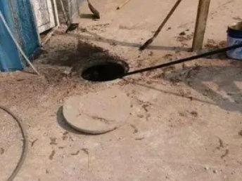 管道被砖头堵了怎么疏通(砖头堵在了下水道弯管处怎么办)
