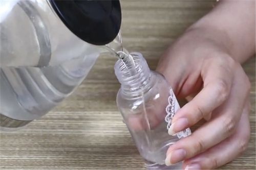 彩盆管道疏通剂怎么用(彩虹管道疏通剂)
