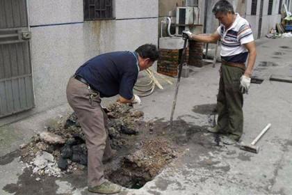 怎么疏通管道里的淤泥呢(管道内淤泥怎么疏通)