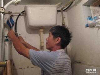 管道疏通用的水管怎么洗(管道疏通用的水管怎么洗掉)
