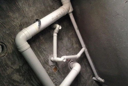 带弯前排水怎么疏通管道(带弯前排水怎么疏通管道的)