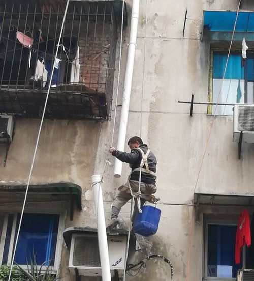 外墙雨水管道怎么疏通(外墙雨水管堵塞怎么疏通)