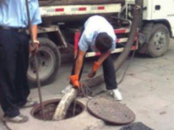怎么使用疏通管道的弹簧(管道疏通弹簧怎么收起来)