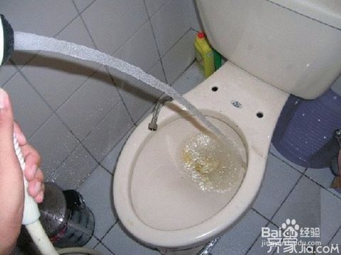 棉签堵住马桶怎么疏通管道(棉签堵塞马桶怎么办)
