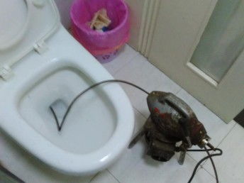 马桶主管道堵塞怎么疏通(马桶主管道堵塞怎么疏通多少钱)