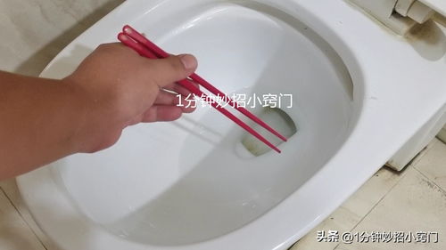 勺子掉进马桶怎么疏通管道(勺子掉进马桶堵了怎么办)