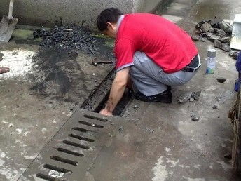 疏通管道泥巴怎么处理好(疏通管道泥巴怎么处理好呢)