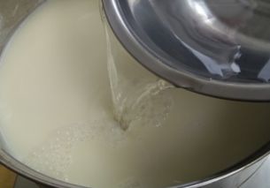 吸水粉倒入管道怎么疏通(吸水粉有什么用)