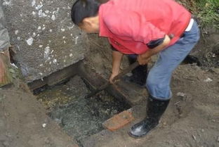 污水道工人怎么疏通管道(污水堵塞怎么疏通)
