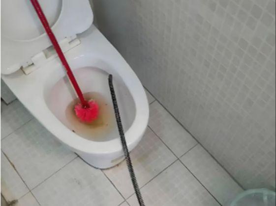 马桶管道堵水泥怎么疏通(马桶管道堵水泥怎么疏通的)