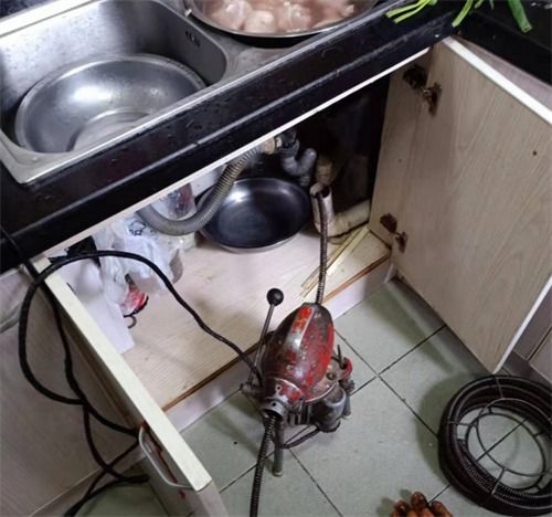 灶台管道疏通器怎么用(煤气灶管道疏通)