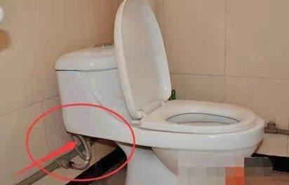 杂物堵厕所怎么疏通管道(杂物堵塞马桶堵了怎么办)