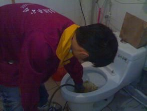 厕所管道污垢怎么疏通