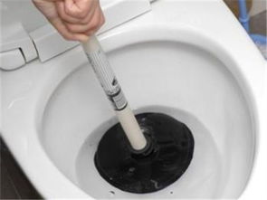 怎么清洗疏通坐便器管道(清理坐便器堵塞简便方法)